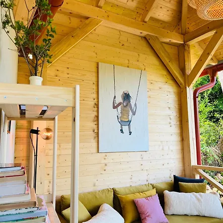 By The شقة قرية بالاتونودفاري